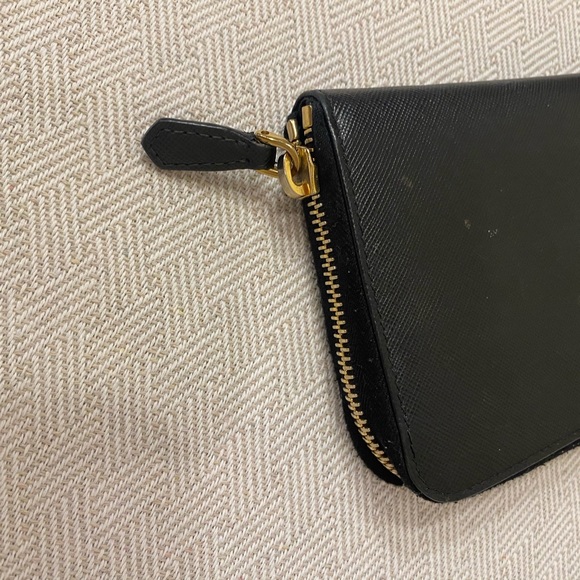 Prada Large Saffiano Zippered Wallet - Picture 9 of 13